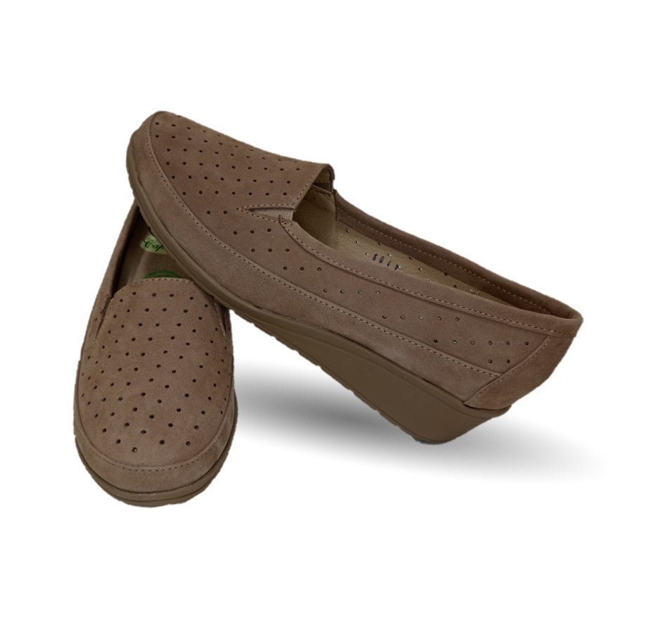 Zapato de Confort y Casual de piel de ternera con Shock Point Capricho 6041 Nobuck Nuez para mujer