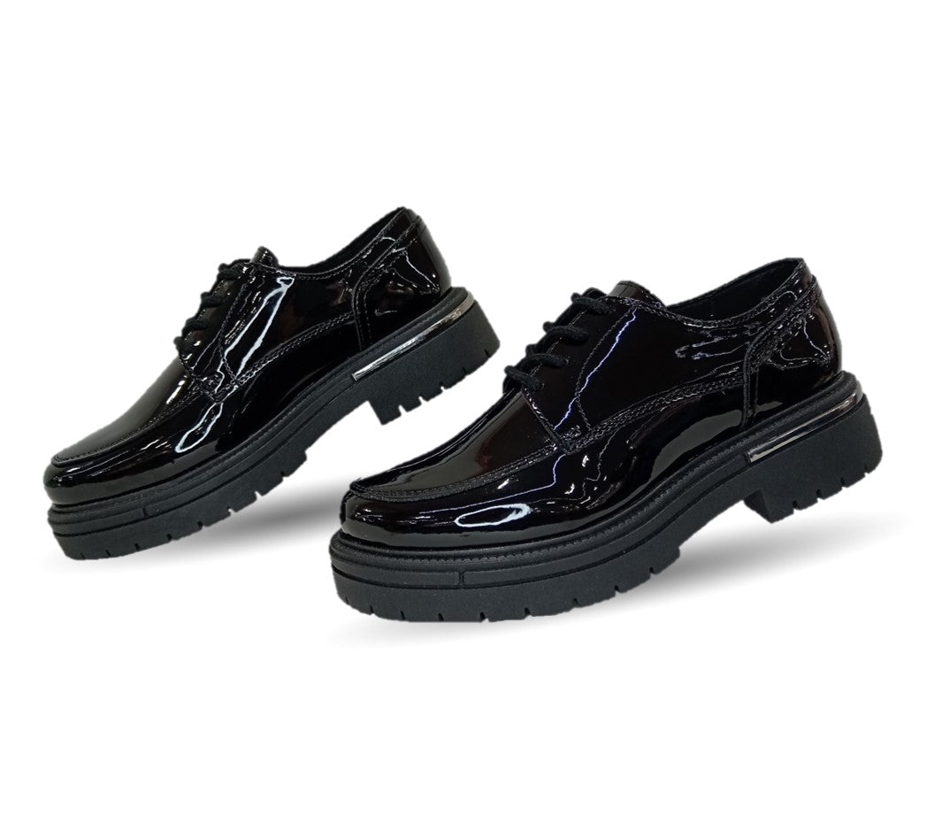 Zapato Casual y Escolar con agujetas Chabelo 745 Charol Negro para niña