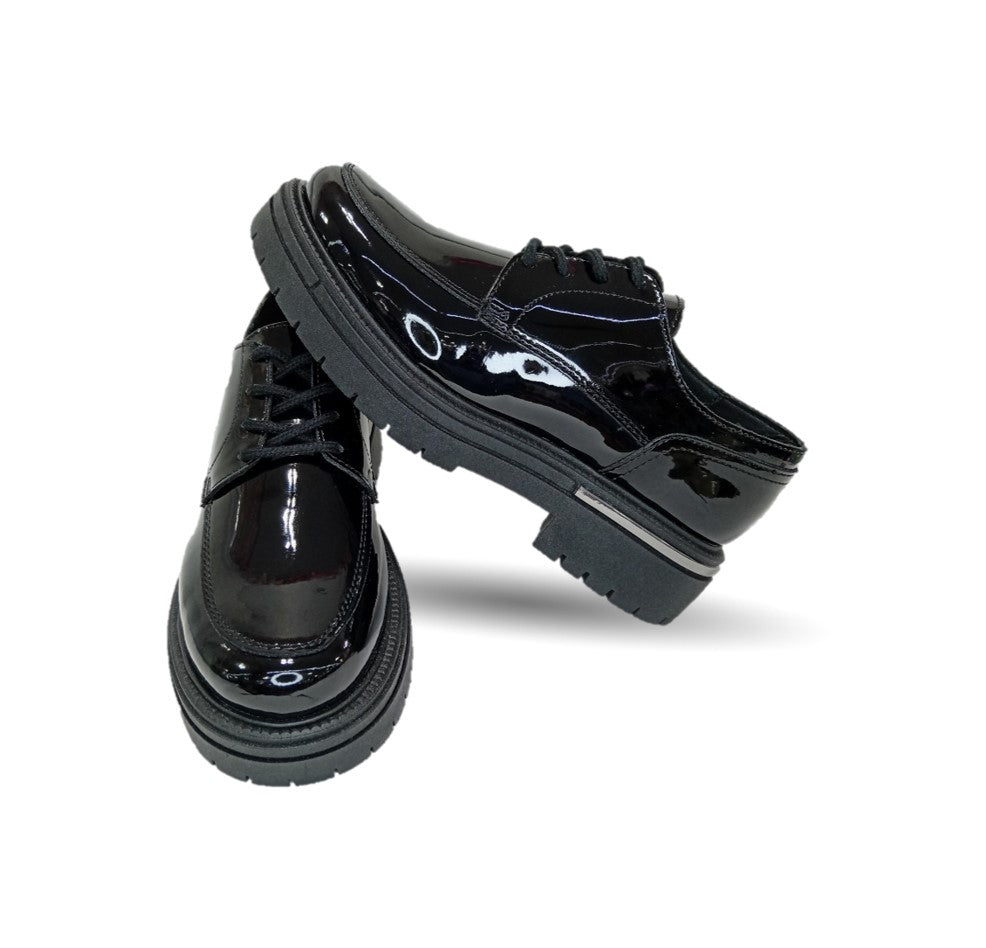 Zapato Casual y Escolar con agujetas Chabelo 745 Charol Negro para niña