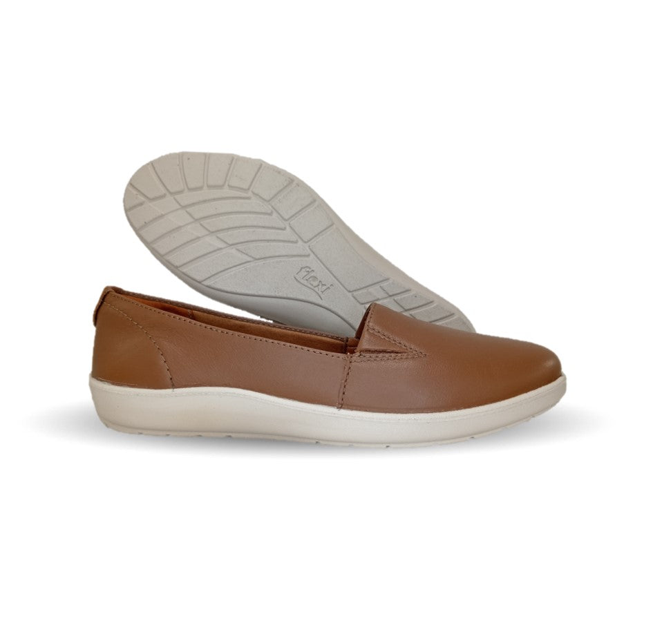 Zapato de Confort y Casual Slip On de piel con sistema Walking Soft Flexi 101905 Tan para mujer
