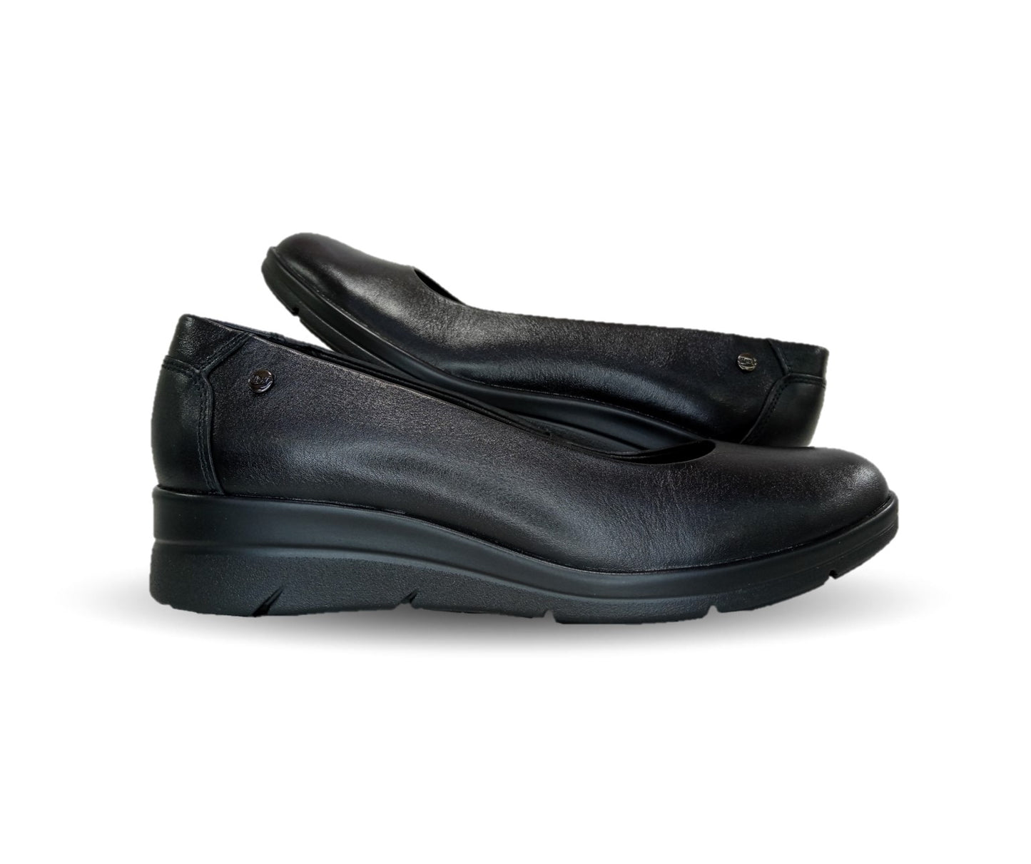 Zapato Casual y de Confort tipo balerina de piel con cuña baja Flexi 130401 Negro para mujer