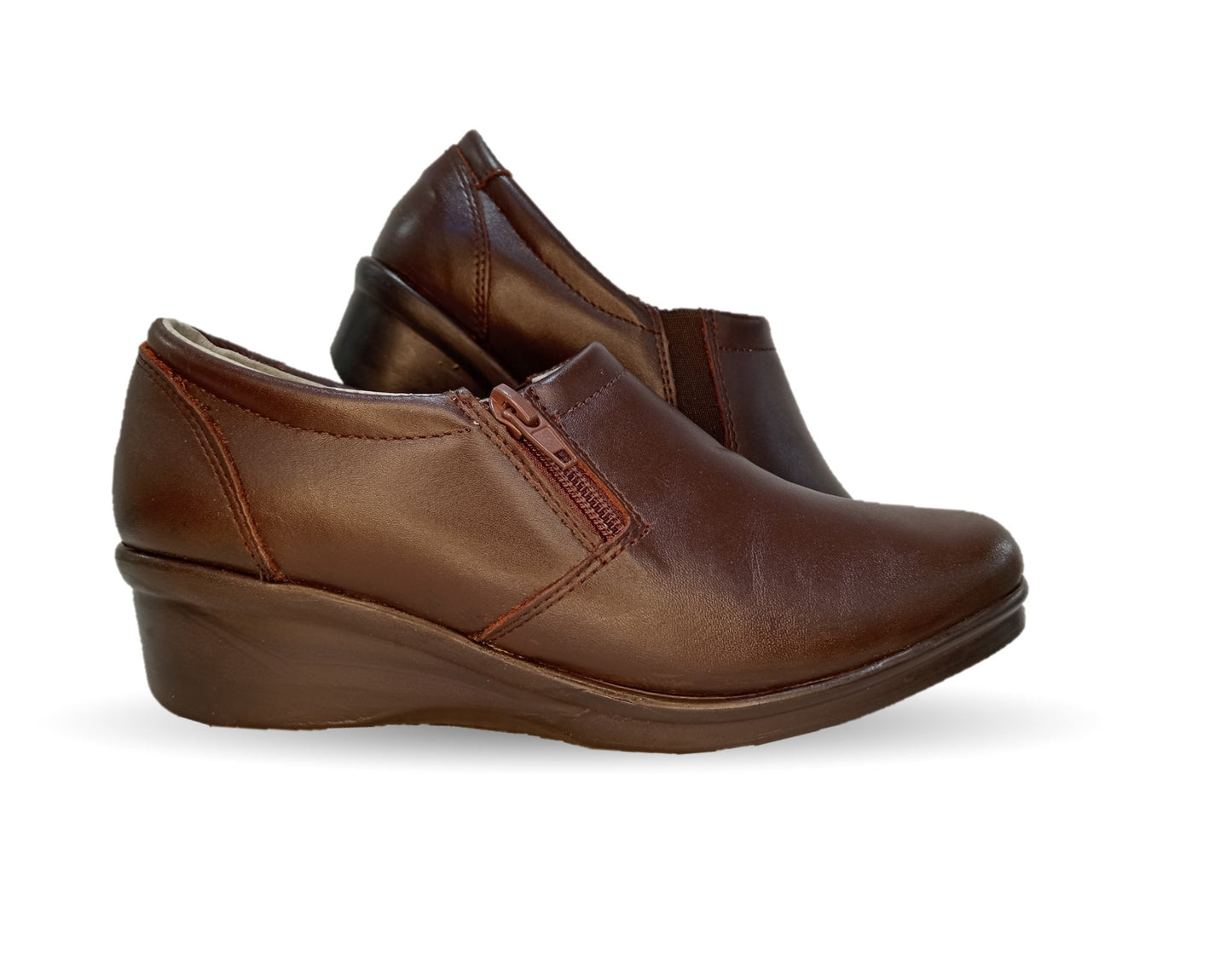 Zapato de Confort y Casual de piel con cuña mediana Hannia 640 Café para mujer