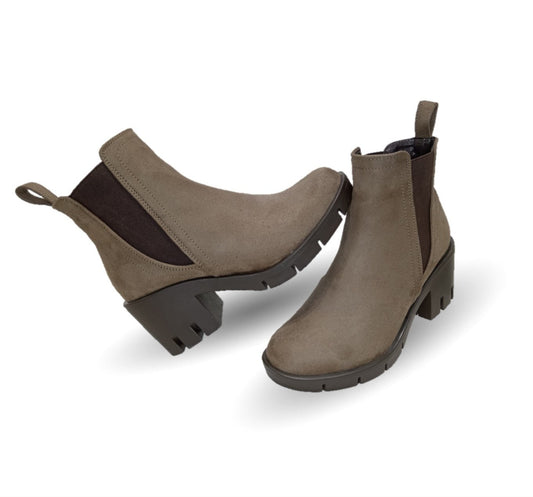 Bota Casual con cierre interno tacón mediano Itzel 30 Nobuck Topo para mujer