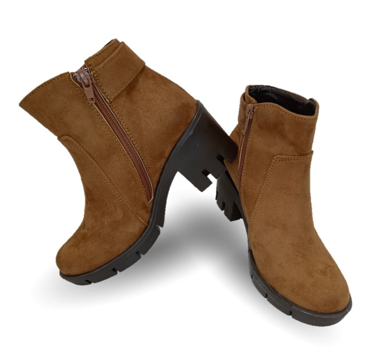 Bota Casual con cierre interno tacón mediano Itzel 35 Nobuck Miel para mujer