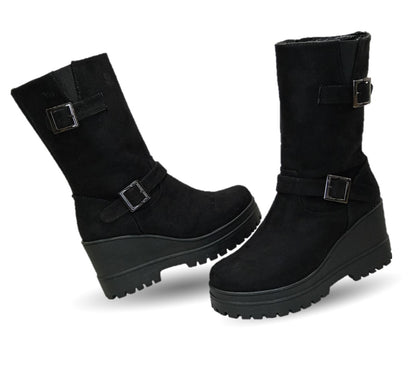 Bota Casual con cierre interno con cuña mediana Itzel 870 Buck Negro para mujer