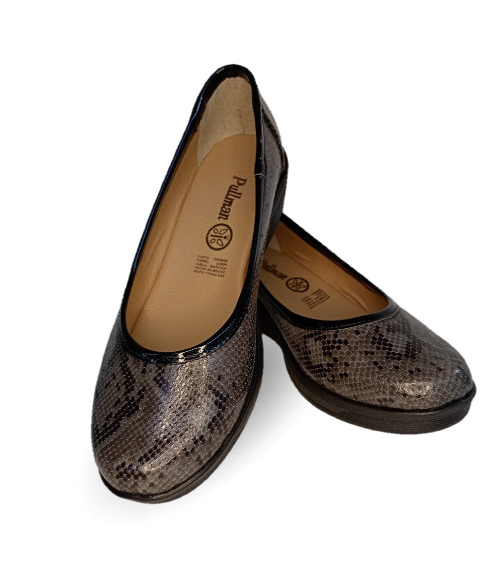 Zapato de Confort y Casual de piel de ternera con suela extra ligera Pullman 720 Culebra Carbón para mujer